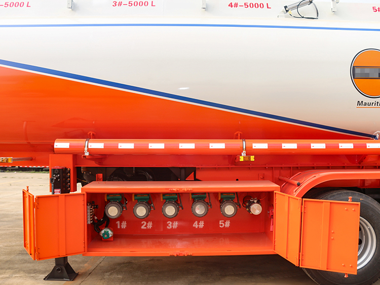 30,000 litres Oil Tank Semi-trailer - Discharge Box 30,000 litres Oil Tank Semi-trailer - Discharge Box